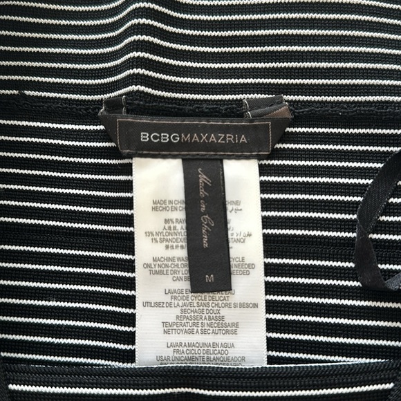 BCBG Maxazria skirt stretchy fabric. Perfect condition - Picture 3 of 3